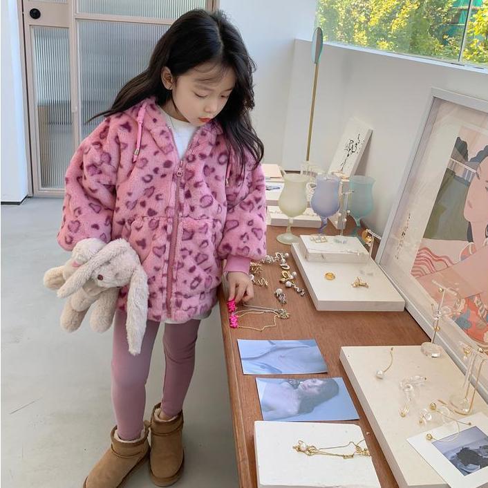 Áo Khoác Mùa Đông Chần Bông Có Mũ Trùm Đầu In Họa Tiết Báo Hồng Phong Cách Phương Tây Thời Trang Hàn Quốc 2021 Mới Cho Bé Gái