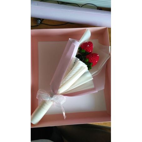 Bó hoa dâu tây handmade