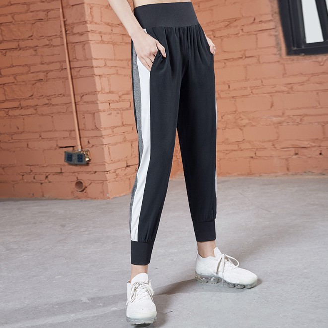 Quần Jogger Thể Thao Nữ Bo Chân Phối 2 Sọc