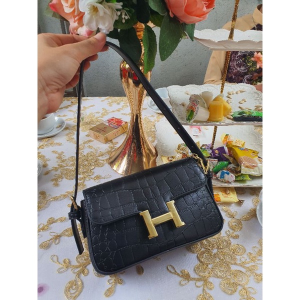 Túi đeo chéo , đeo vai , 2 dây thay đổi .