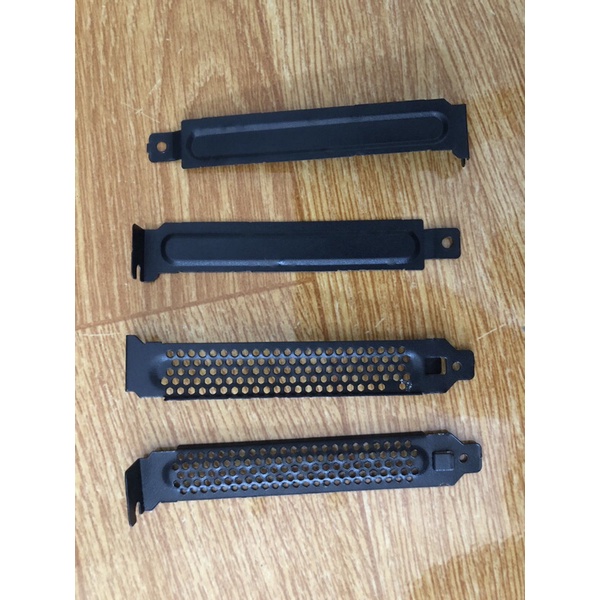 Thanh chắn Card VGA phía sau case