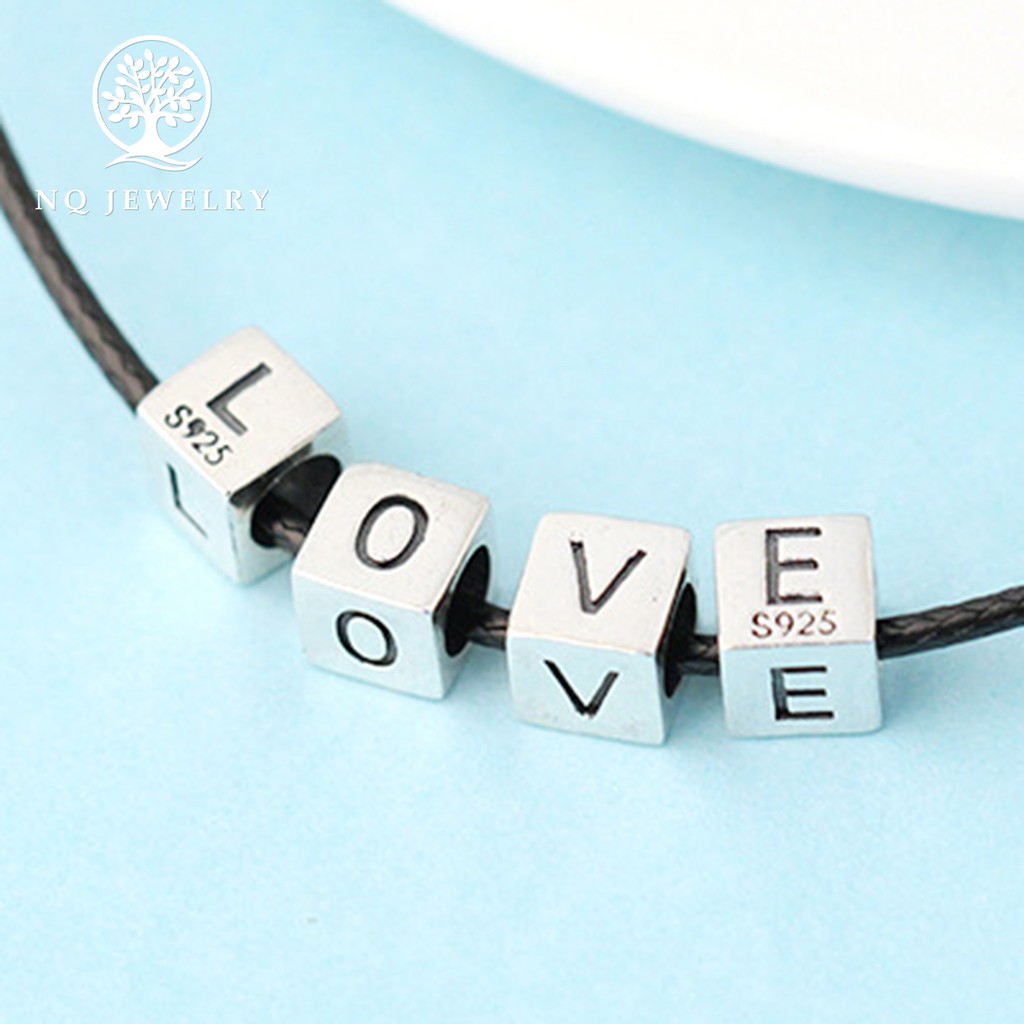 Charm bạc ô vuông khắc chữ cái xỏ ngang 6mm - NQ Jewelry