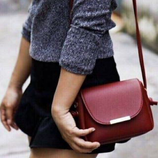 Túi đeo chéo nữ thời trang giá rẻ phù hợp làm quà tặng