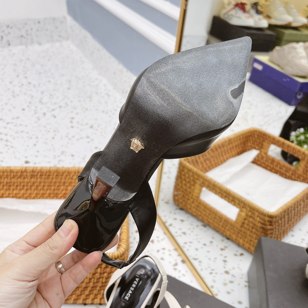 Giày cao gót  bản tag đồng hai màu đen trắng VIC fullbox túi giấy