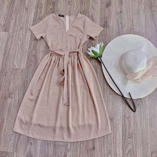 VÁY CHẤM BI XÒE CỔ V KÈM ĐAI