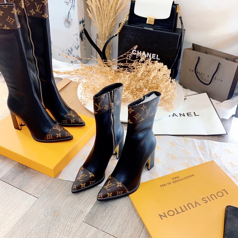 ♥️ Bốt da lỳ pha hoạ tiết Lờ Vê , 2 dáng cổ lửng và cổ cao. Siêu chanh xả, hàng fullbox xịn xò
