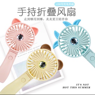 Quạt tích điện cầm tay có tai ( hàng có sẵn )