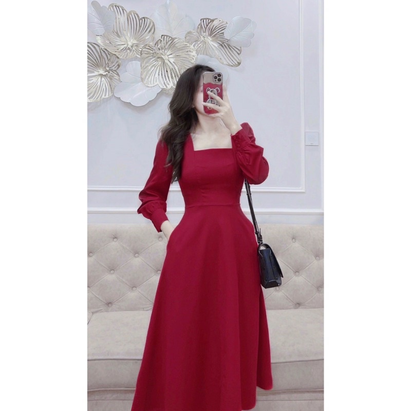 Váy đỏ cổ vuông túi sườn