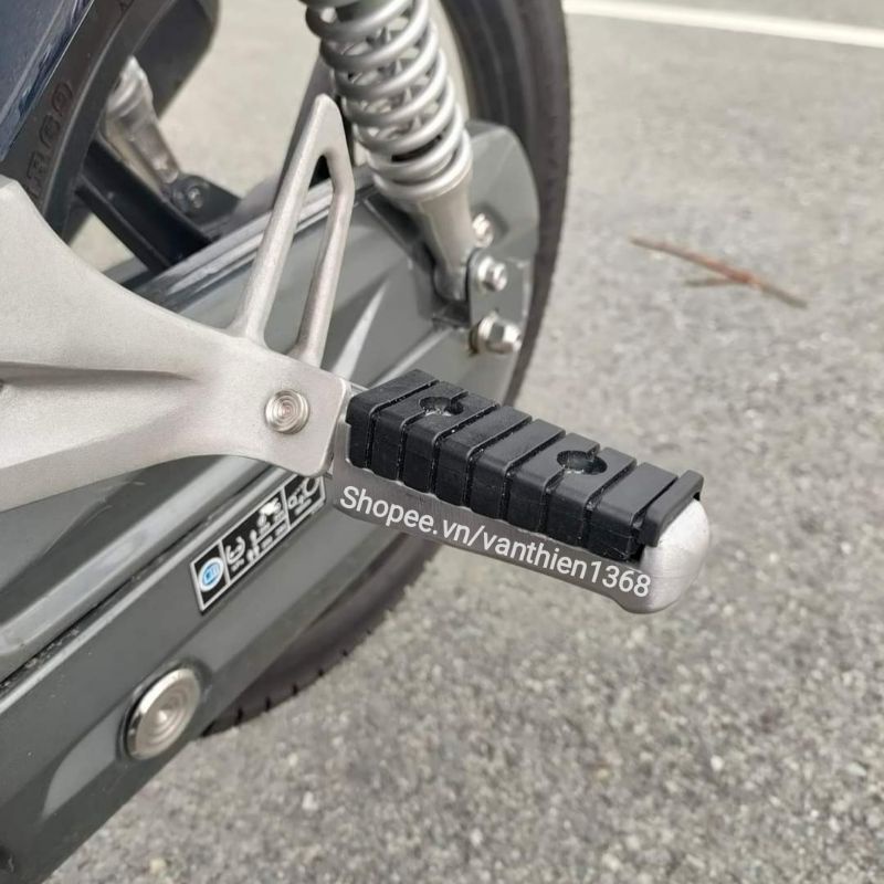 Thanh Gác Chân Sau Xe HONDA Nhôm Logo Cánh Chim 1 Cặp