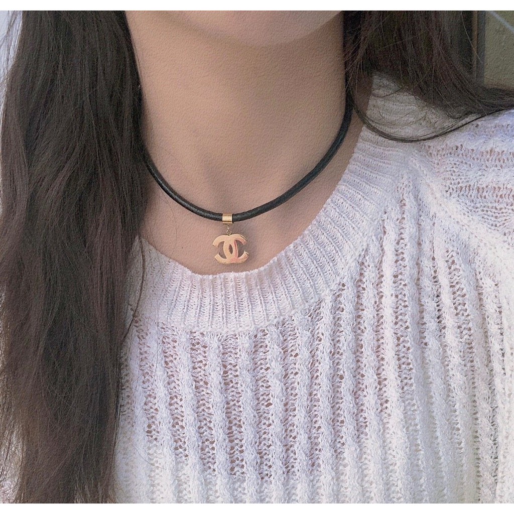 Vòng cổ bằng da mặt hình chữ C đôi sành điệu dành cho nữ