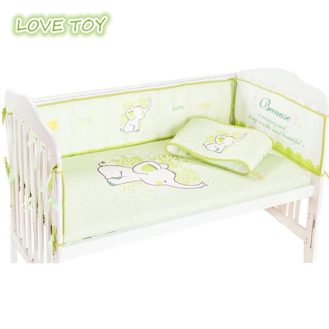 Set 4 đệm lót nôi em bé thoáng khí chống va chạm in hình hoạt hình