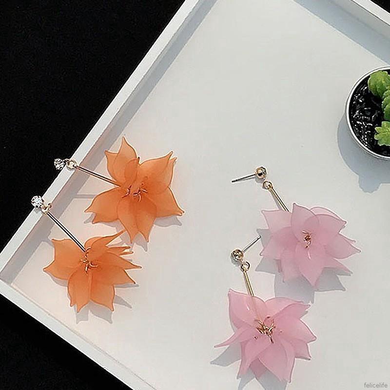 Hoa tai dáng dài + chiếc lá phong cách retro