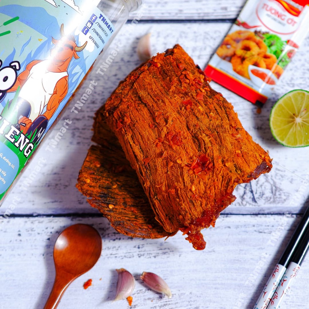 Khô bò miếng mềm Hồng Ngự cao cấp bò thật lon pet 300g ăn vặt TiNimart đồ ăn vặt ngon rẽ