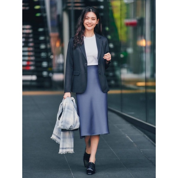 [Mã SMA071008 hoàn 10K xu đơn 0Đ] Chân váy Midi lụa Satin dáng xoè A - Satin Narrow Flare Skirt (UNIQLO chính hãng) ❤ | BigBuy360 - bigbuy360.vn