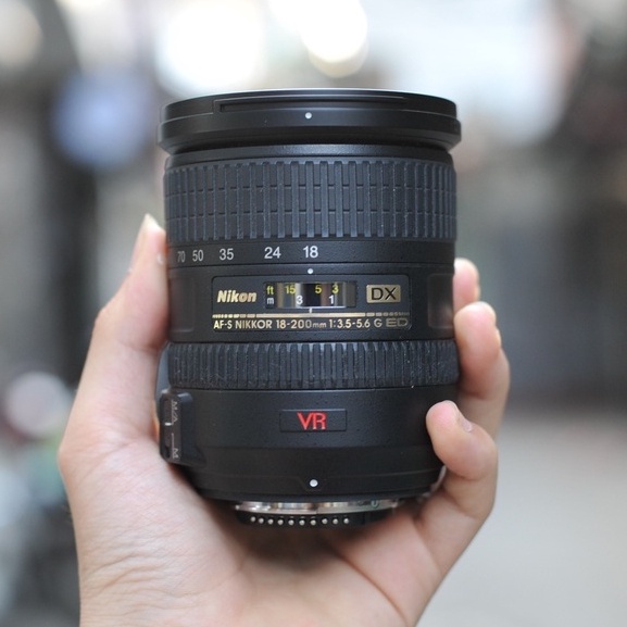 Ống kính máy ảnh Nikon 18-200mm G VR