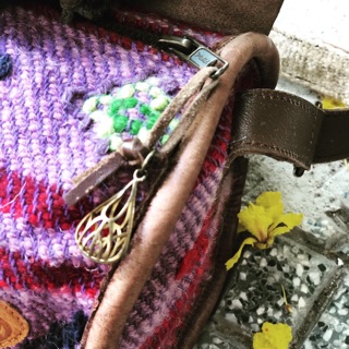 Túi đeo chéo boho thổ cẩm da mộc
