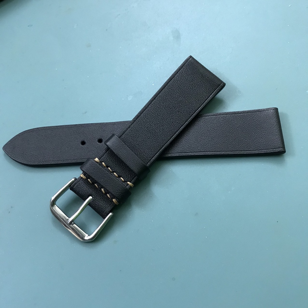 Dây đồng hồ da bò đen trơn Tặng kèm khóa và size 20Chất liệu da bò thật 100% da bò tự nhiên. Cam kết da thậ