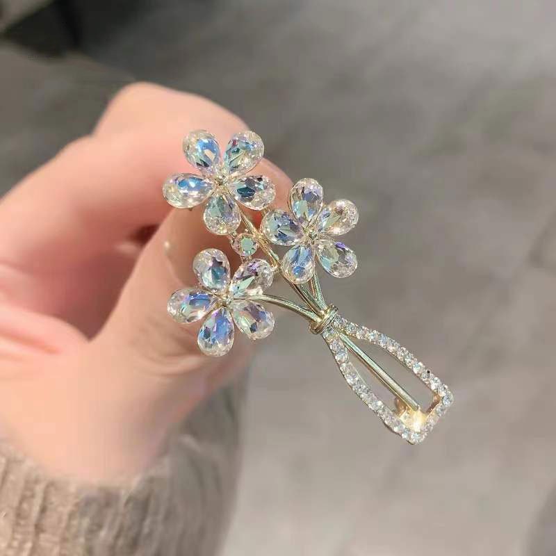(MớI) Ghim GàI ÁO HìNh Hoa ĐíNh Đá Xinh XắN