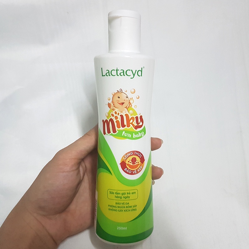 Sữa tắm gội hằng ngày trẻ em Lactacyd ngăn ngừa rôm sẩy dung tích 250ml