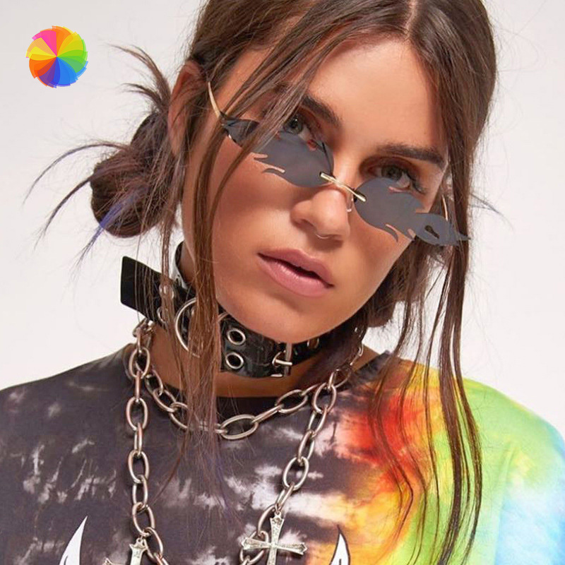 Kính mát gọng hình ngọn lửa bắt mắt dành cho phái đẹp