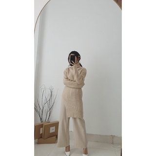 Áo len cổ cao xẻ