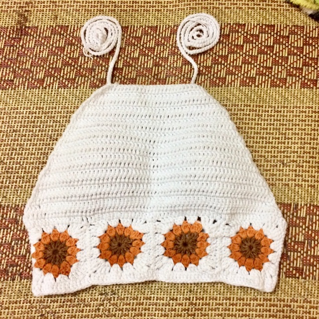 Bikini bằng len móc họa tiết bông hoa
