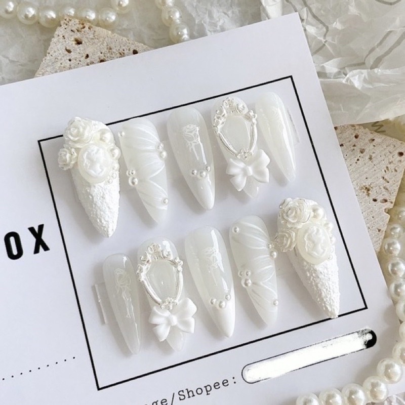 Nailbox thiết kế cô dâu ngày cưới trắng tinh khôi