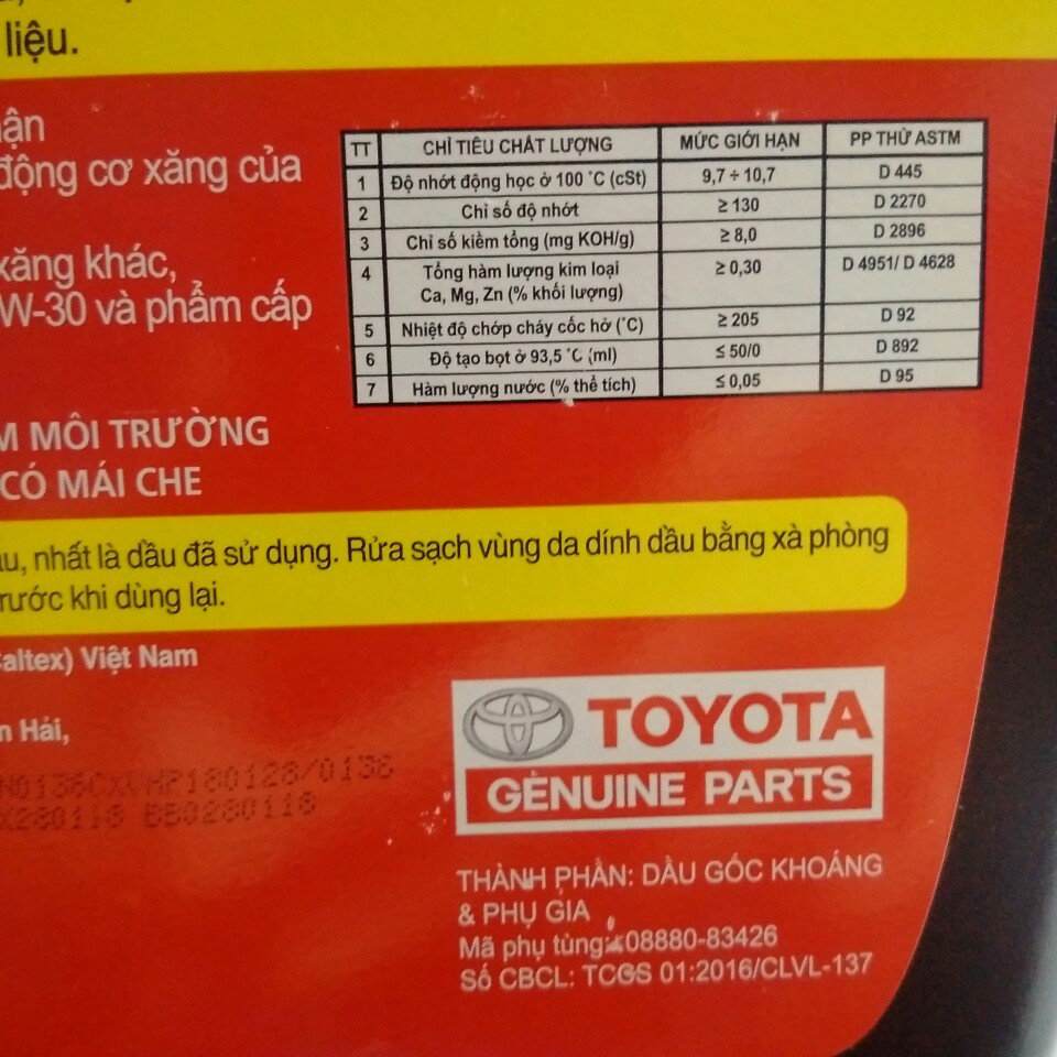 Dầu nhớt động cơ Toyota 10W30 chính hãng Toyota dùng cho máy xăng