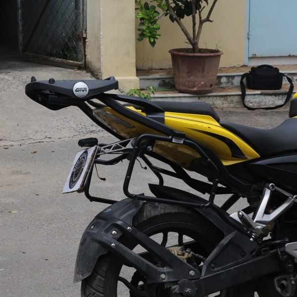 Baga hông Givi SBL Pulsar NS200 chịu lực cao gắn được thùng sau Givi chính hãng