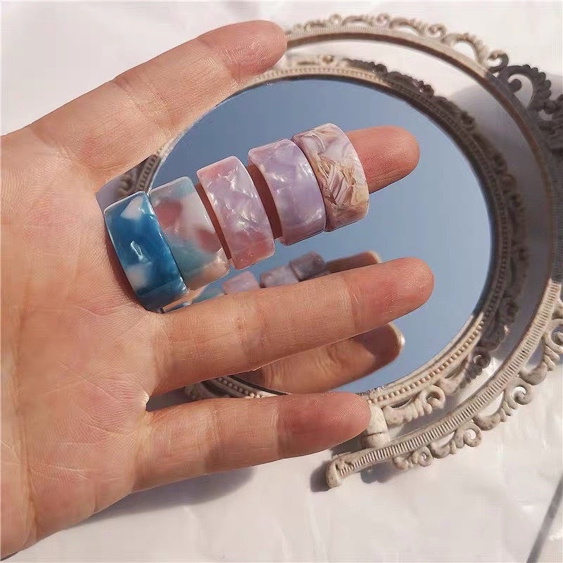 Nhẫn Nhựa Đeo Tay Loang Màu Cá Tính - NHAN1070