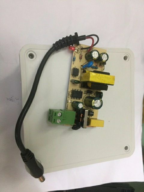 Hộp liền nguồn 12v 2a