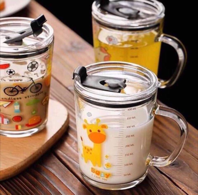 CỐC THỦY TINH CÓ VẠCH CHIA SỮA TẶNG KÈM ỐNG HÚT CAO CẤP
