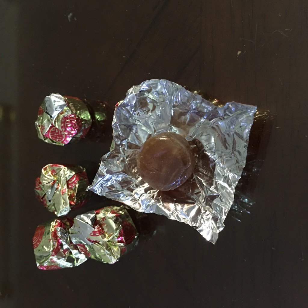 KẸO NGẬM TỲ BÀ MẬT ONG HONGKONG hộp 12 viên