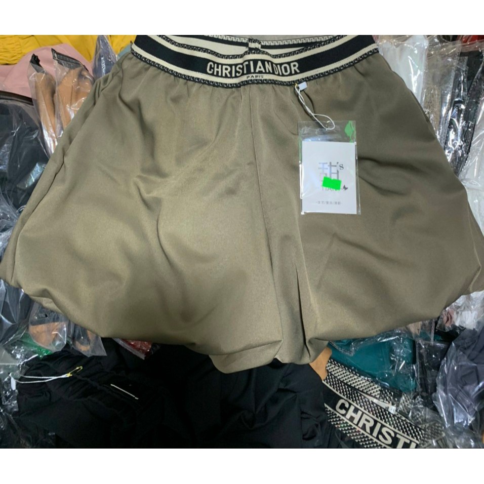Quần short lụa bo chân cạp chũ viền