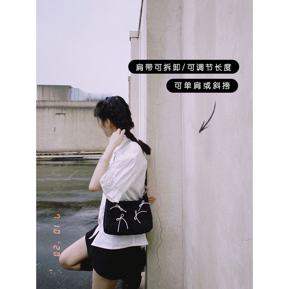 Túi đeo vai dưới cánh tay xếp ly dây túi đính ngọc trai nhân tạo màu đen nhỏ xinh xắn phong cách năng động