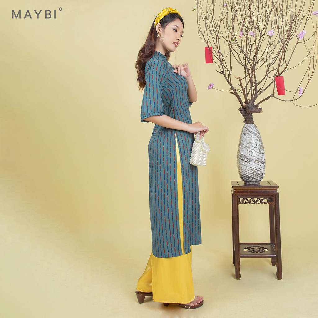 Áo dài Maybi hoạ tiết nền xanh lá đậm tay lửng phối bèo