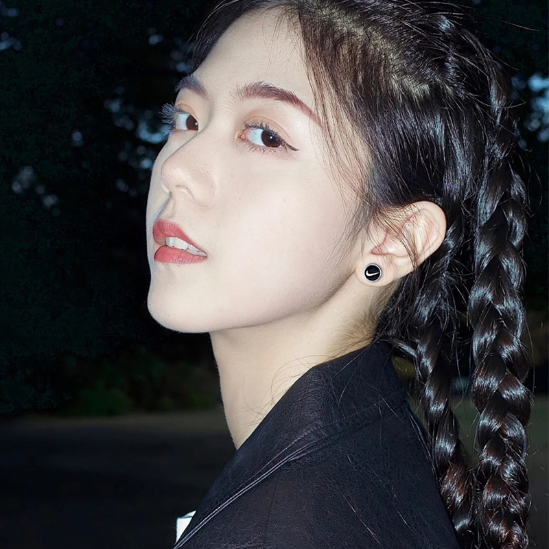 Khuyên tai tròn bằng thép không gỉ màu đen cá tính cho nam và nữ