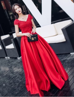 Đầm dạ hội xoè phồng cổ tim