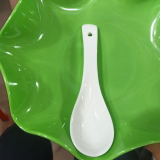 thìa sứ trắng