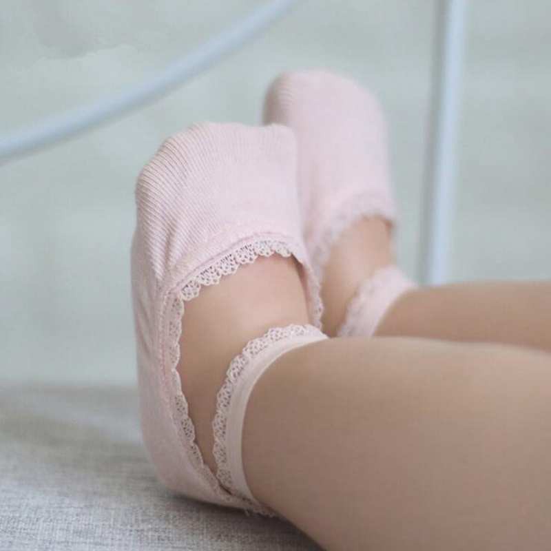 Vớ cotton phối ren chống trượt xinh xắn dành cho bé