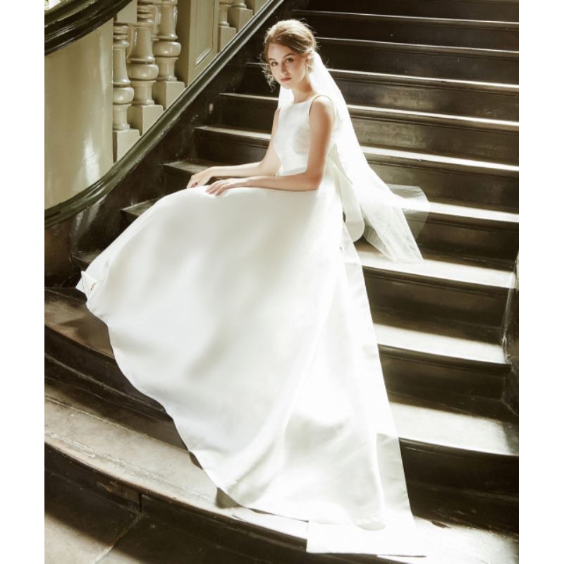Đầm cưới Dress47 váy chụp ảnh nơ dài hở lưng. váy đi bàn đơn giản xoè dài sang trọng