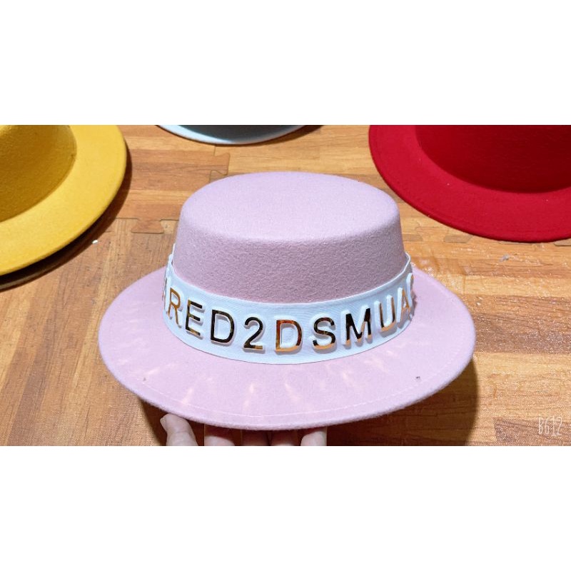 Mũ nón cói đi biển vành nhỏ đai chữ vàng nổi sang chảnh