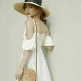 Váy maxi trắng trễ vai
