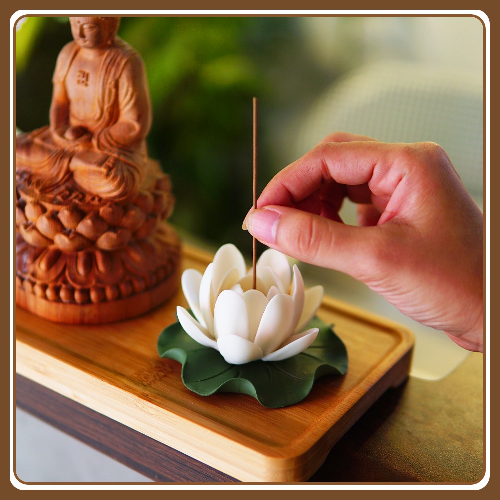 Đế cắm nhang trầm tăm hình hoa súng kèm đế, chất liệu gốm sứ cao cấp làm thủ công - Mani Decor
