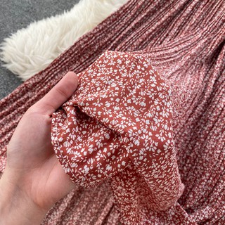 Sét len 2 món gồm váy+áo gile trắng