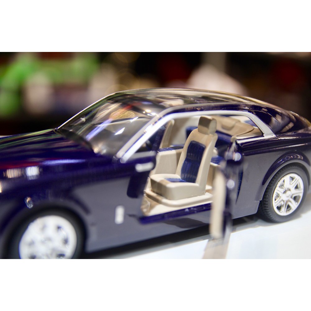 Xe mô hình Rolls Royce Sweptail tỉ lệ 1/24 XLG màu xanh đen