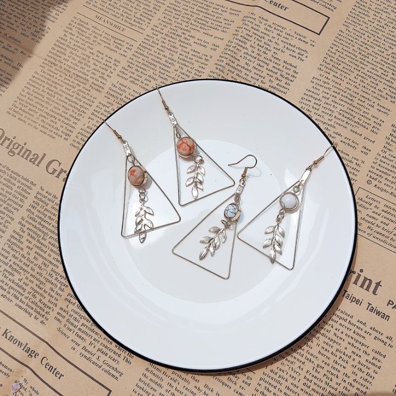 Khuyên tam giác lá oliu