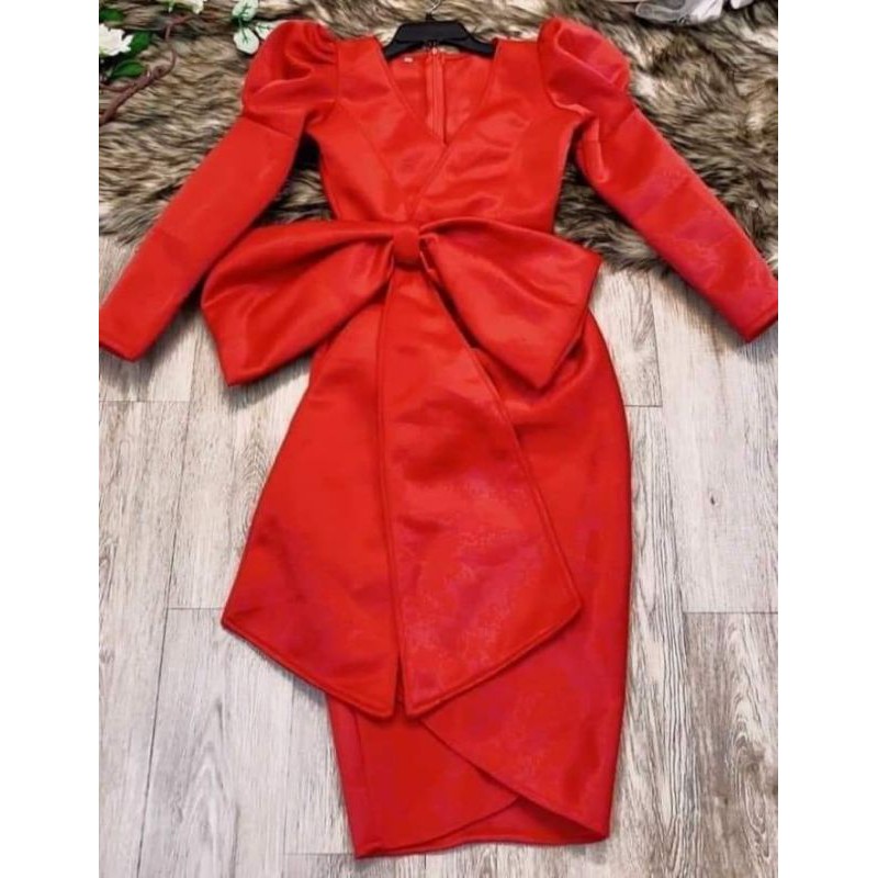 Đầm du tiêc body tay dài vat xéo nơ to  anh thât