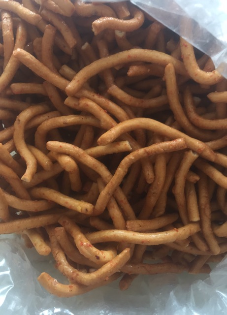 1kg Bánh que cay cay giòn ngon 2 bịch như hình