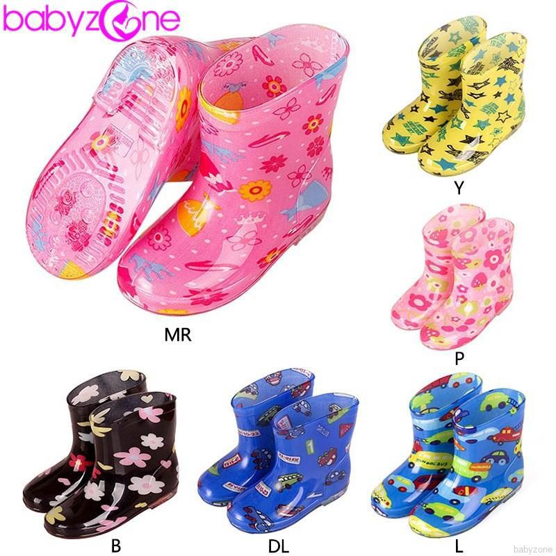 Đôi ủng đi mưa phối họa tiết xinh xắn dành cho các bé